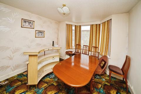 3 bed property, in Ancaster Avenue, £100,000