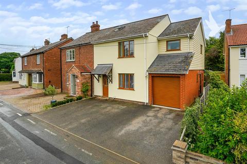 5 bed property, in Kelvedon Road, £550,000