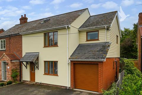 5 bed property, in Kelvedon Road, £575,000