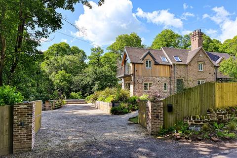 3 bed property, in 6 Bowmans Hill, £750,000