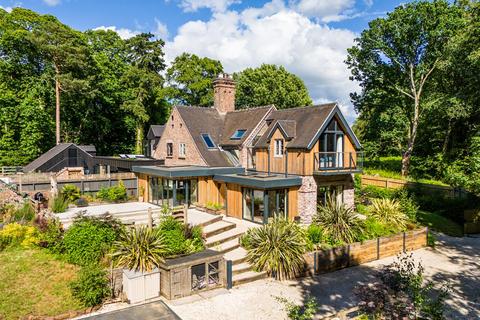 3 bed property, in 6 Bowmans Hill, £795,000
