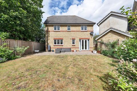 4 bed property, in Heasman Close, £450,000