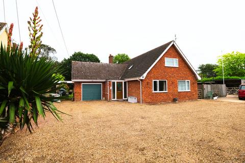4 bed property, in Market Lane, £475,000