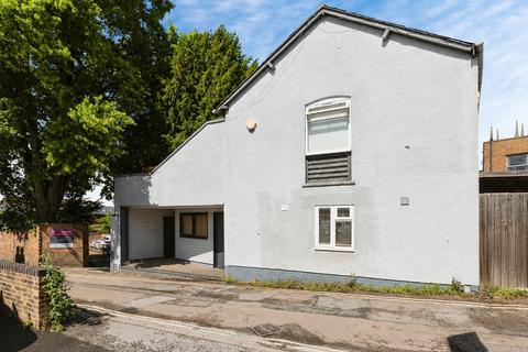 8 bed property, in New Road, £720,000