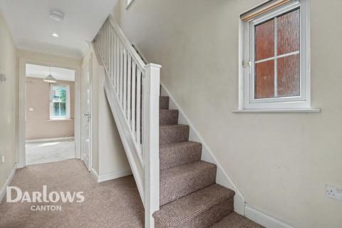 2 bed property, in Thorne Way, £200,000