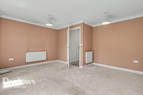 2 bed property, in Thorne Way, £200,000