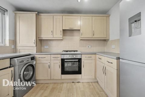 2 bed property, in Thorne Way, £200,000