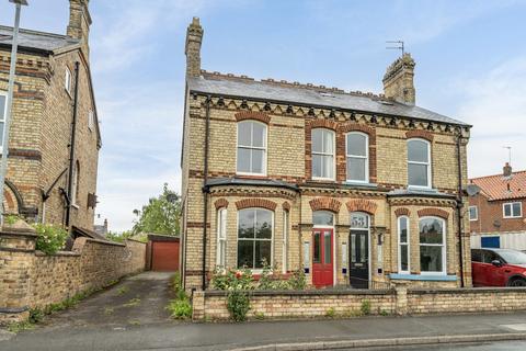 3 bed property, in Percy Road, £330,000