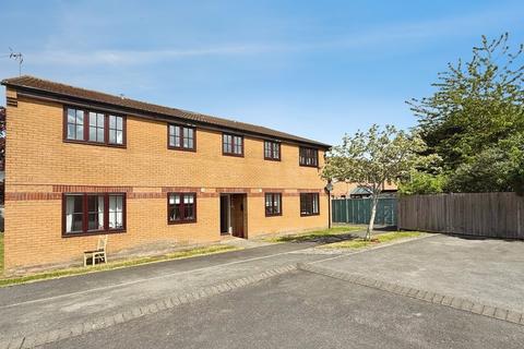 2 bed property, in Wessex Walk, £125,000