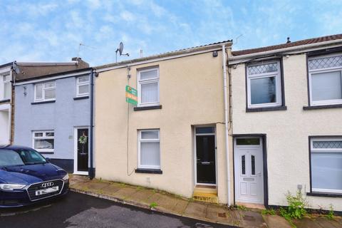 2 bed property, in Kimberley Terrace, £120,000