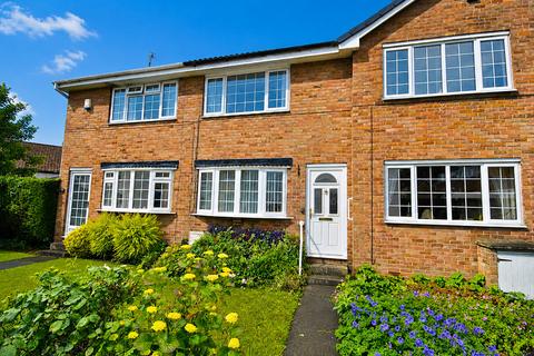 2 bed property, in St. Marys Gate, £197,000