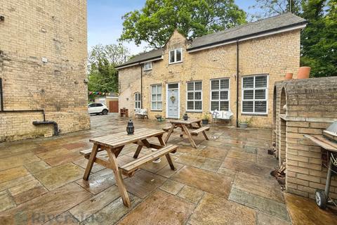 4 bed property, in Pearson Park, £350,000