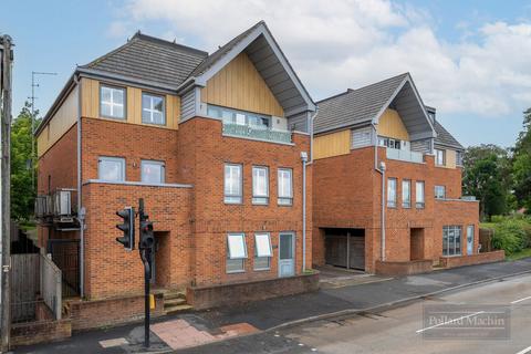 2 bed property, in Emerson Court, £275,000