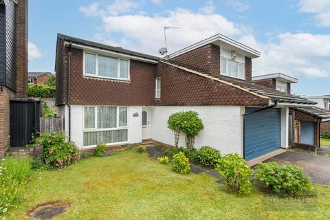 4 bed property, in Ridge Langley, £650,000