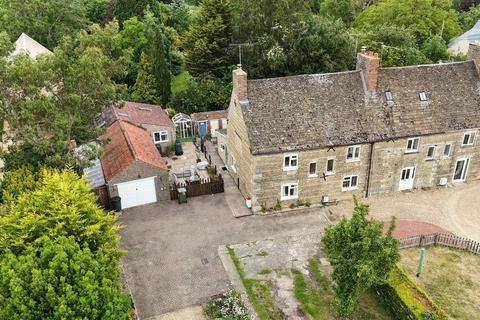 3 bed property, in Main Road, £375,000