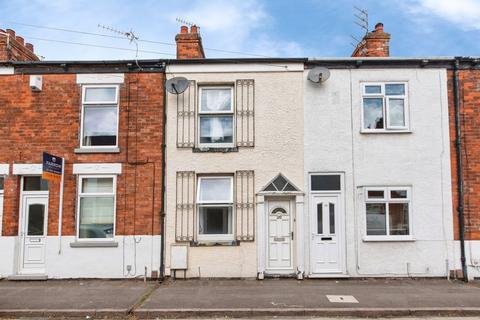 2 bed property, in Bark Street, £100,000