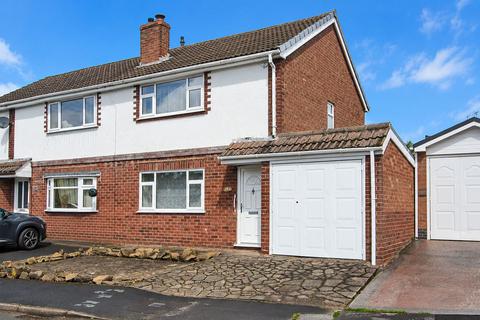 3 bed property, in Bedford Place, £200,000
