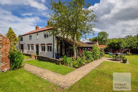4 bed property, in Knoll Cottage, £500,000