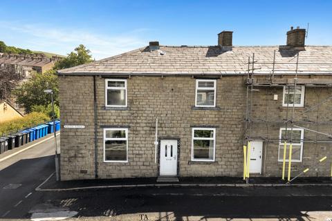 4 bed property, in South Street, £180,000