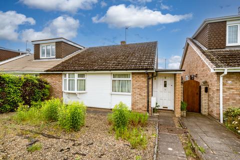 2 bed property, in Birchwood Walk, £220,000