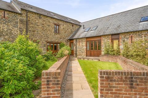 2 bed property, in Lezant, £365,000