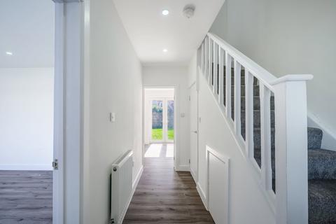 5 bed property, in Drake Road, £380,000