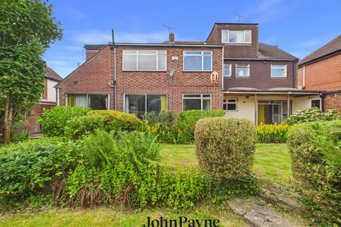 5 bed property, in Asthill Grove, £750,000