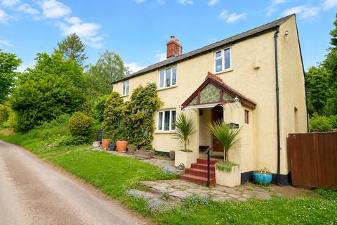 3 bed property, in Whitefield, £450,000