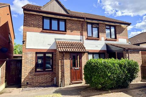 2 bed property, in Duarte Place, £335,000