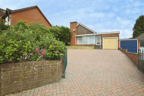3 bed property, in Foxcotte Road, £400,000