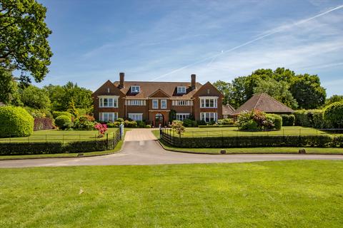 6 bed property, in Manor Road, £2,650,000