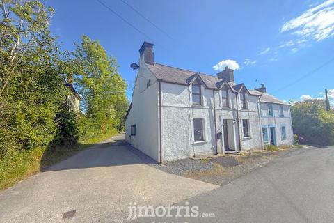 2 bed property, in Penrhiwllan, £165,000