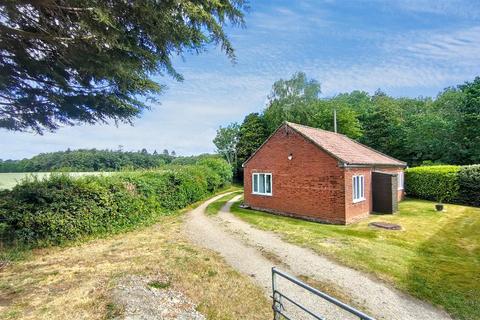 3 bed property, in Woodgate, £260,000