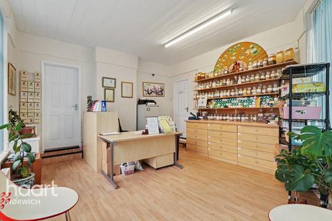 4 bed property, in Silver Road, £270,000