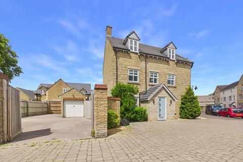 4 bed property, in Zander Road, £350,000