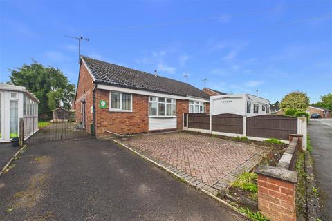 2 bed property, in Shipton Drive, £175,000