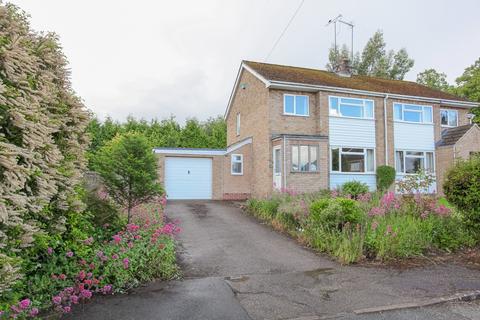 3 bed property, in Shortlands Close, £350,000
