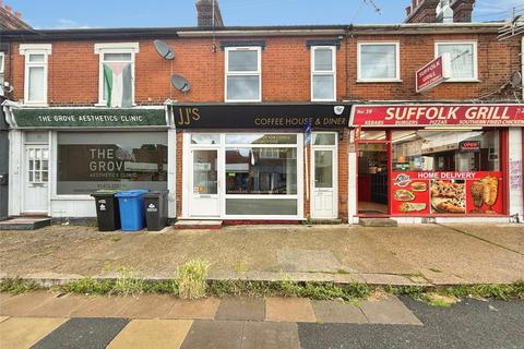 2 bed property, in Foxhall Road, £160,000