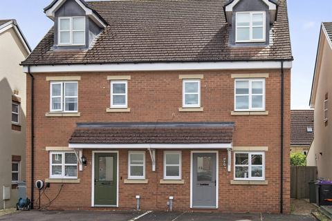 3 bed property, in Banks Crescent, £350,000