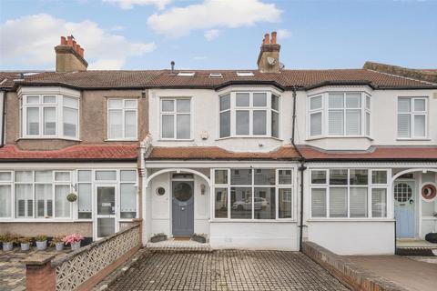 3 bed property, in Kingston Road, £835,000