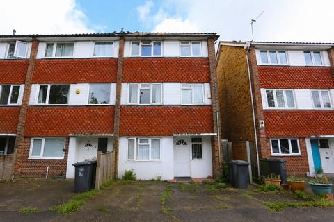 4 bed property, in Burnt Ash Road, £550,000