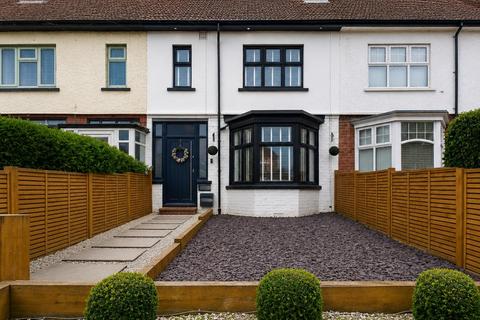 3 bed property, in Scalby Road, £250,000