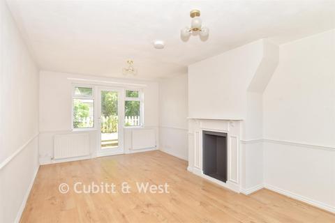 3 bed property, in Blackwell Farm Road, £375,000