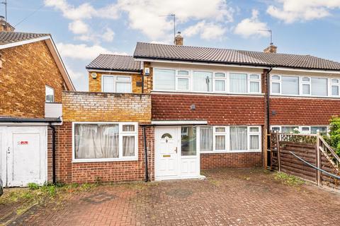 5 bed property, in Stratton Close, £649,950