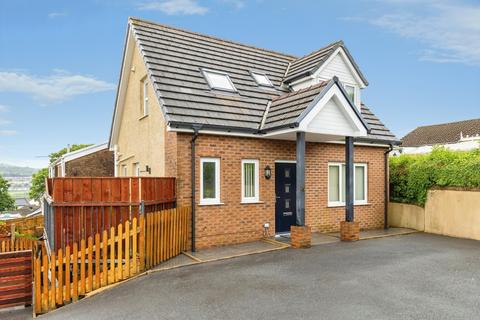 3 bed property, in Heol Blaengwastod, £320,000