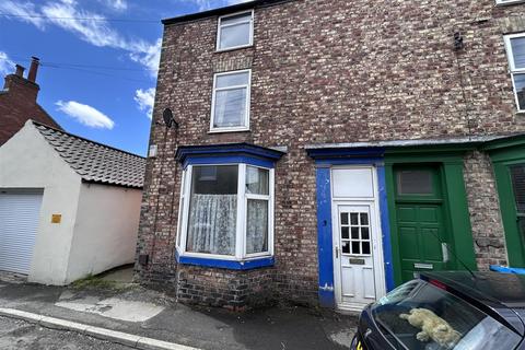 4 bed property, in Vine Street, £145,000