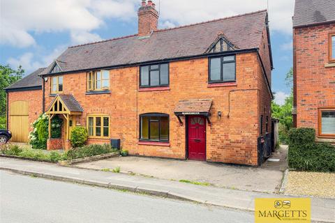 3 bed property, in Case Lane, £325,000