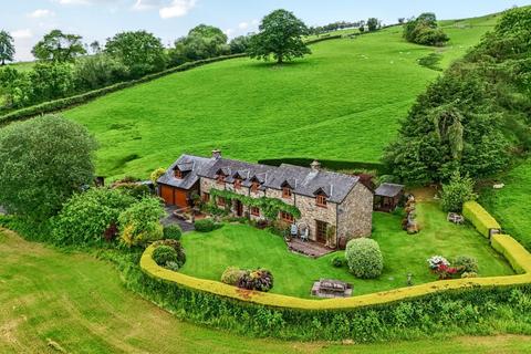 4 bed property, in Llanwnog, £550,000
