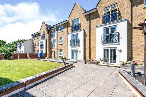 2 bed property, in Walsworth Road, £230,000