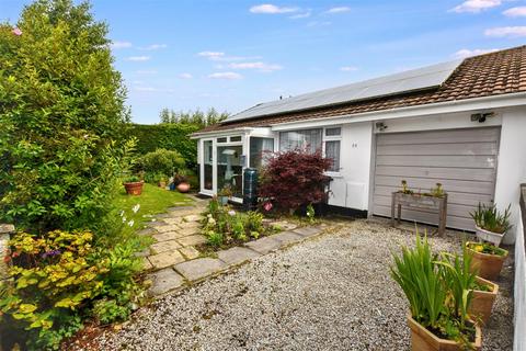 2 bed property, in Tresithney Road, £259,950